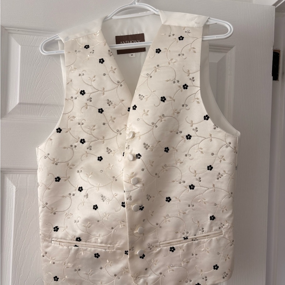 Antthony Cream Vest with Floral Details